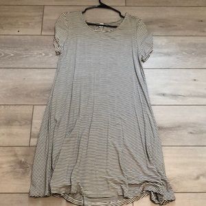 Women’s black and white striped size M Old Navy casual T-shirt dress